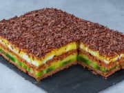Zázračný dort! Recept bez pečení, vajec a mléčných výrobků, s krupicovou smetanou