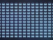 Většina lidí nemůže najít autobus mezi auty. Vidíte ho?